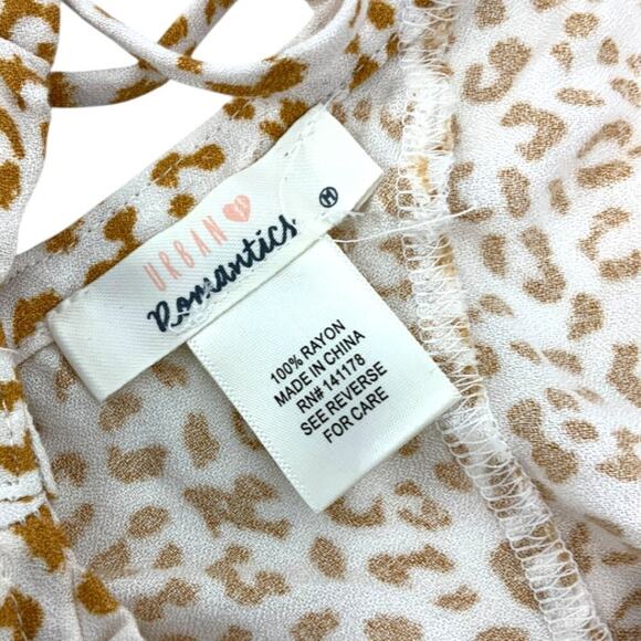 Urban Romantics Leopard Print Puff Sleeve Lace Up Back Crop Top Size Medium NWOT - Picture 3 of 6